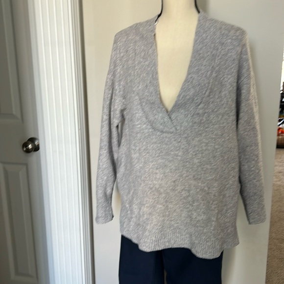 Grey sweater - Picture 1 of 2